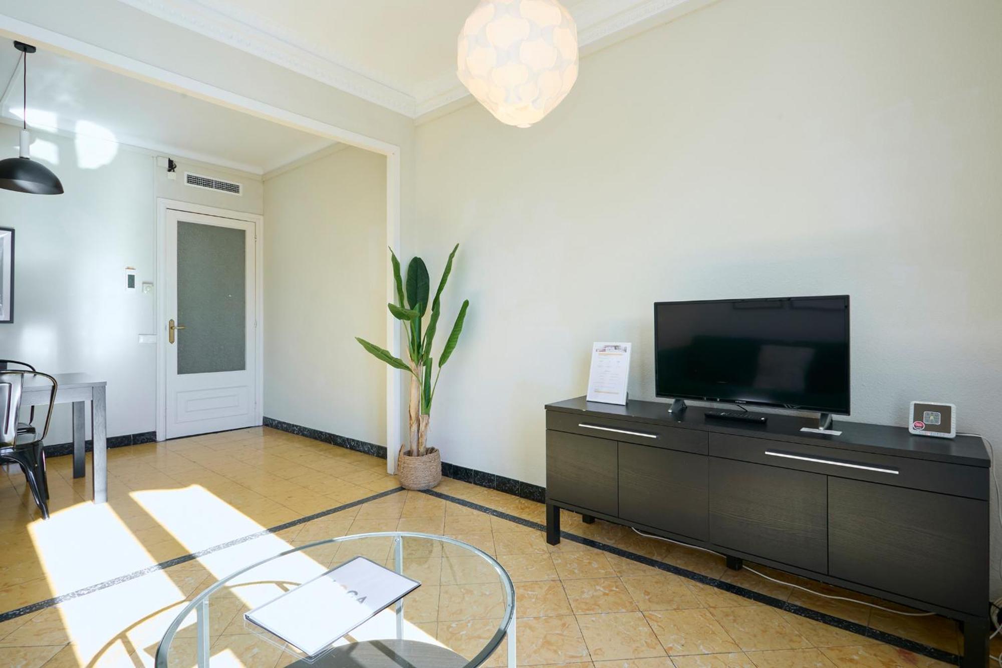 63Par1016- Sunny Apartment In Paralel バルセロナ エクステリア 写真