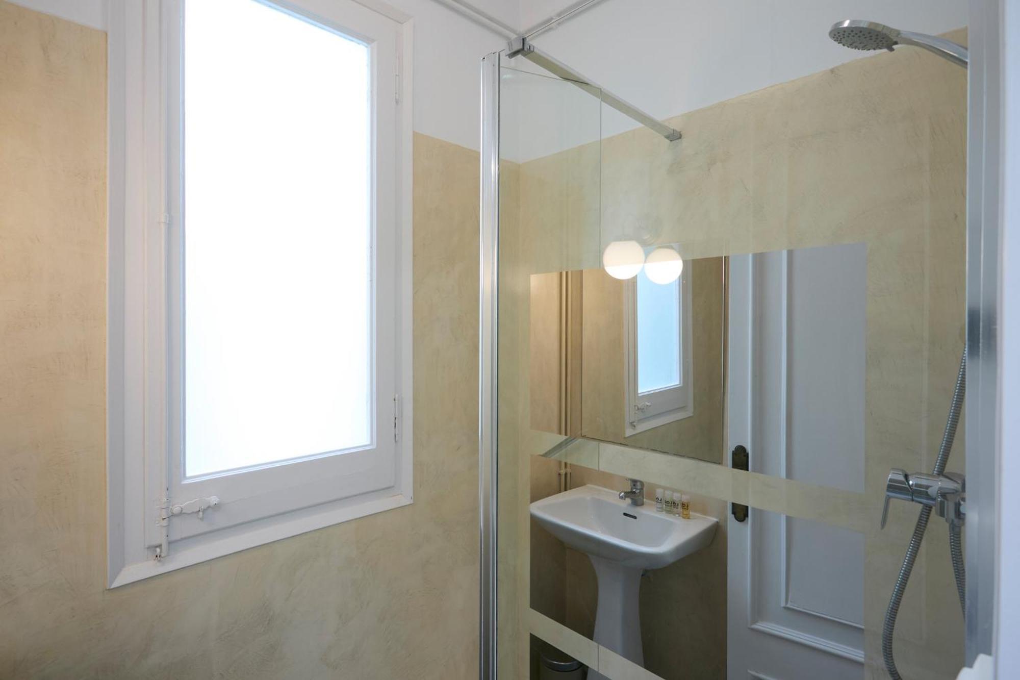 63Par1016- Sunny Apartment In Paralel バルセロナ エクステリア 写真